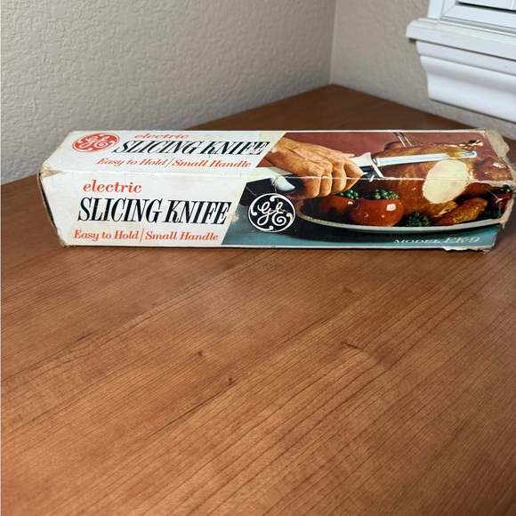 TESTED Vintage GE Electric
Slicing Knife Model EK-9 + Box
General Electric USA - Picture 2 of 7
